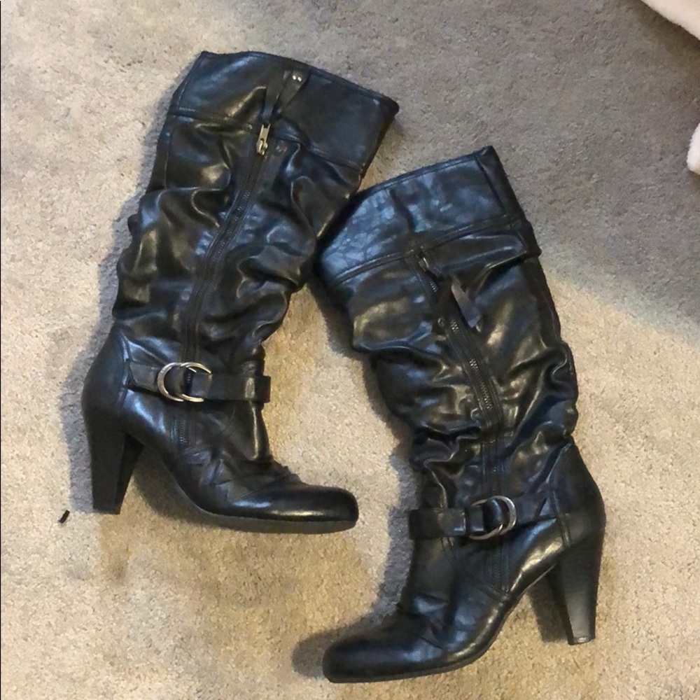 Black heeled boots